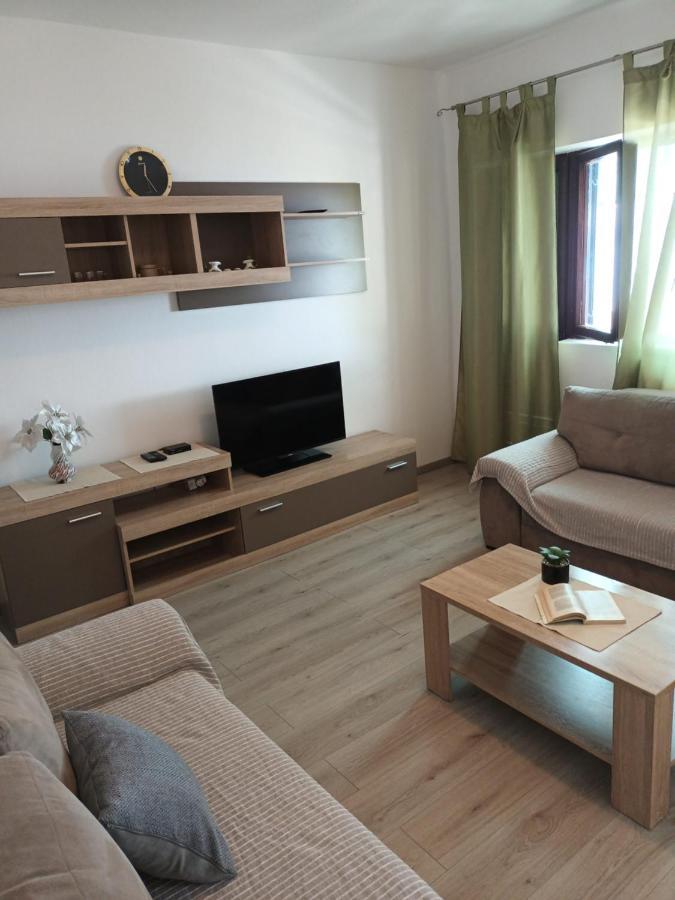 Apartment Ljube Omis Exterior photo
